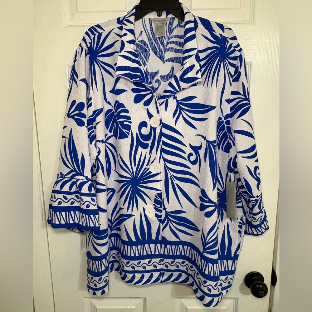 NWT - Plus Size Bark Cloth Border
Print Wire Collar 3/4 Sleeve Button Front - Picture 2 of 9